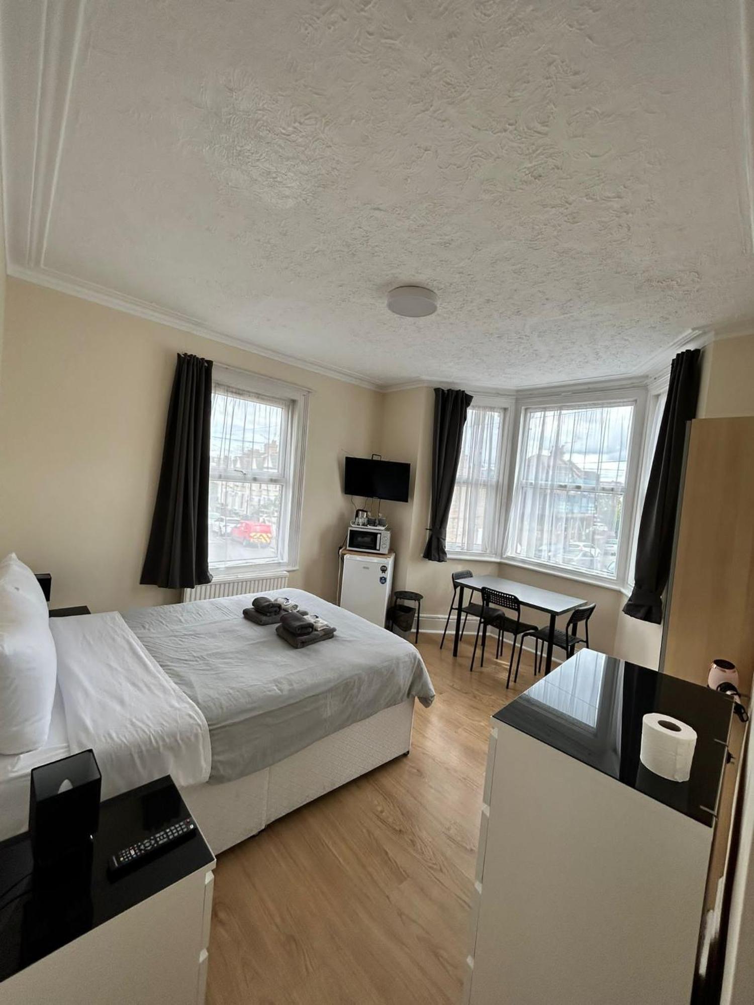 Willesden Lodge Guest House Londra Esterno foto